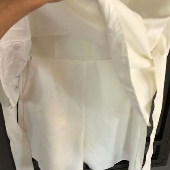 NWT Lavish Alice Saks fifth Avenue off White shorts jumpsuit romper size 10 - Picture 6 of 7